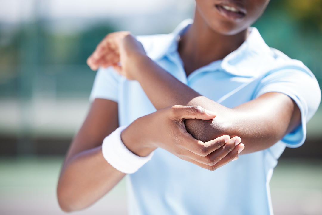 5 consigli per la cura di sé per alleviare il dolore del Tennis / Il gomito del golfista